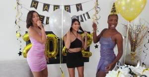 Bitches smash the party with threesome sex in flawless rounds