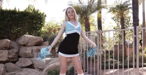 Trimmed pussy cheerleader Dixie Lynn drops her panties to ride a dick
