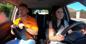 Driving instructor gets to fuck teen babe in the pussy and come on her face