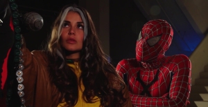 Needy bitches try Spider man's endless cock in a mutual FFM kink